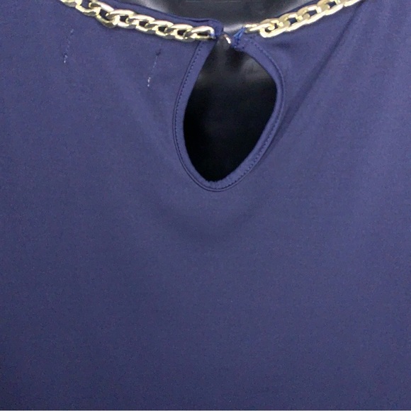 Medium Carmen Marc Valvo Navy Blue Gold Chain Neckline Sleeveless Top - Picture 7 of 13